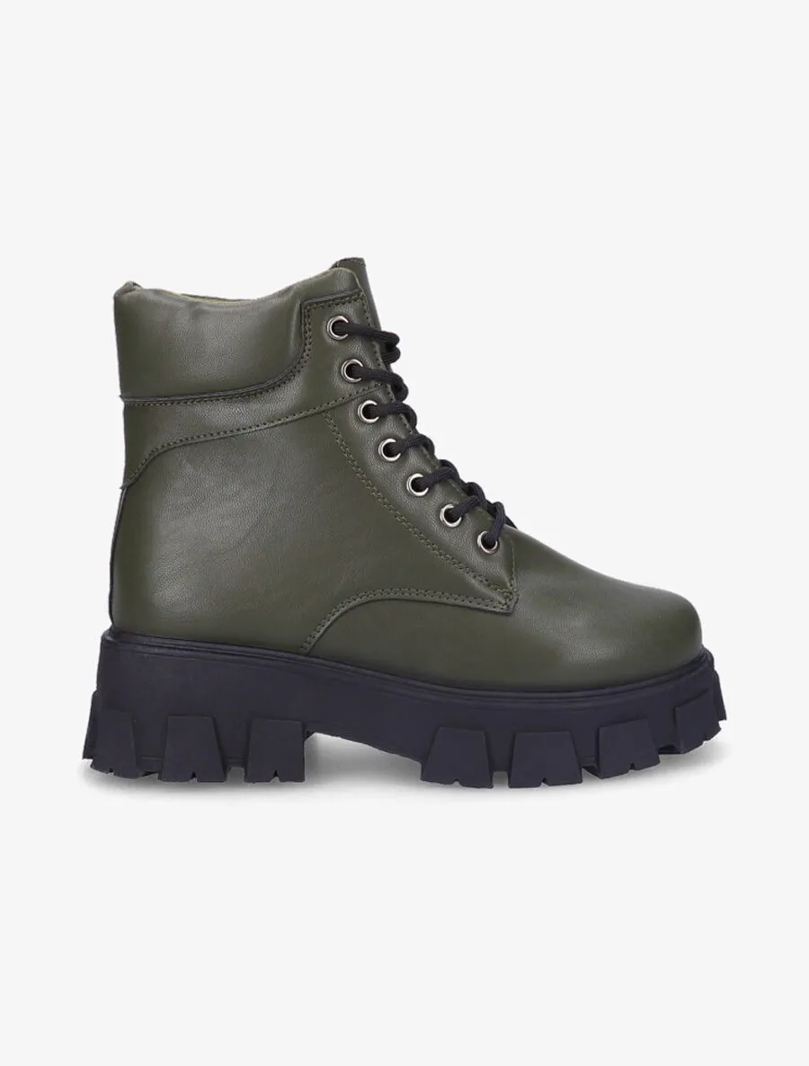 Boots à lacets et semelles crantées