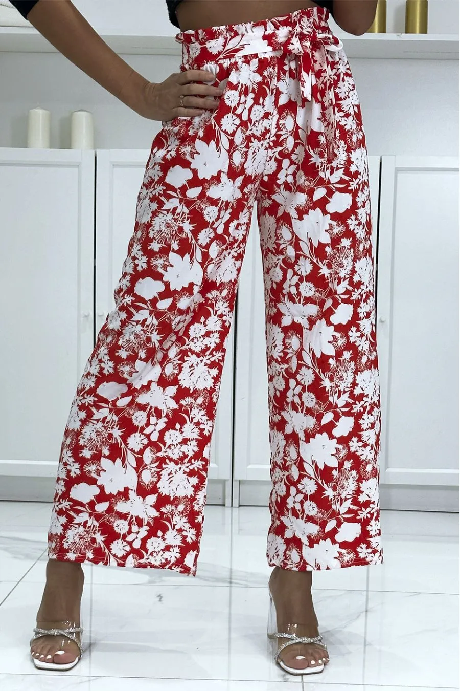 Pantalon palazzo rouge et blanc motif fleuris tendance et chic