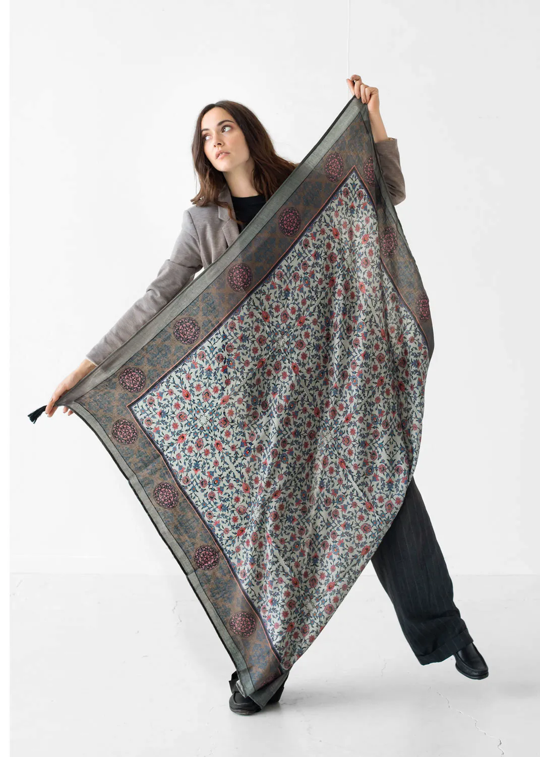 Étole carrée en laine - Mehndi (poudre) – Label AÉ Paris